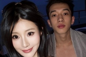 杨溢晒与女友的合照：享受生活之乐 不惧时光短暂️